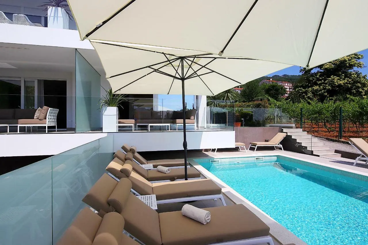 Stylish Apartment 100 M From The Beach Opatija Croatia