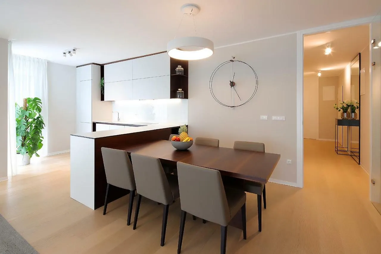 Stylish Apartment 100 M From The Beach Opatija