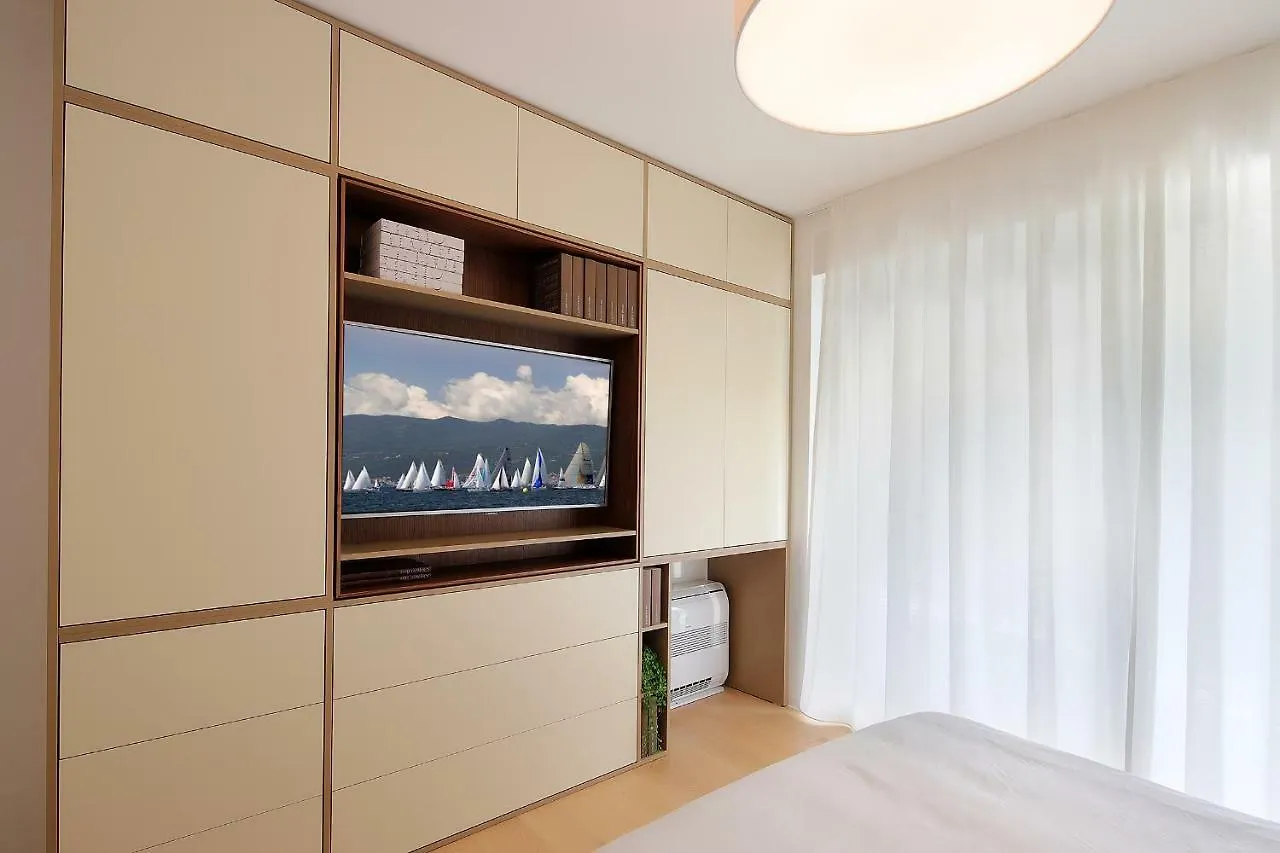 Stylish Apartment 100 M From The Beach Opatija