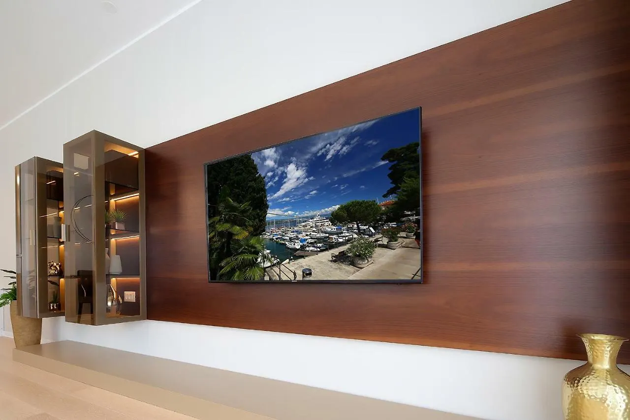 Stylish Apartment 100 M From The Beach Opatija