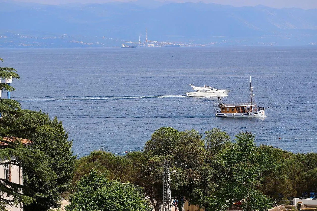 Stylish Apartment 100 M From The Beach Opatija