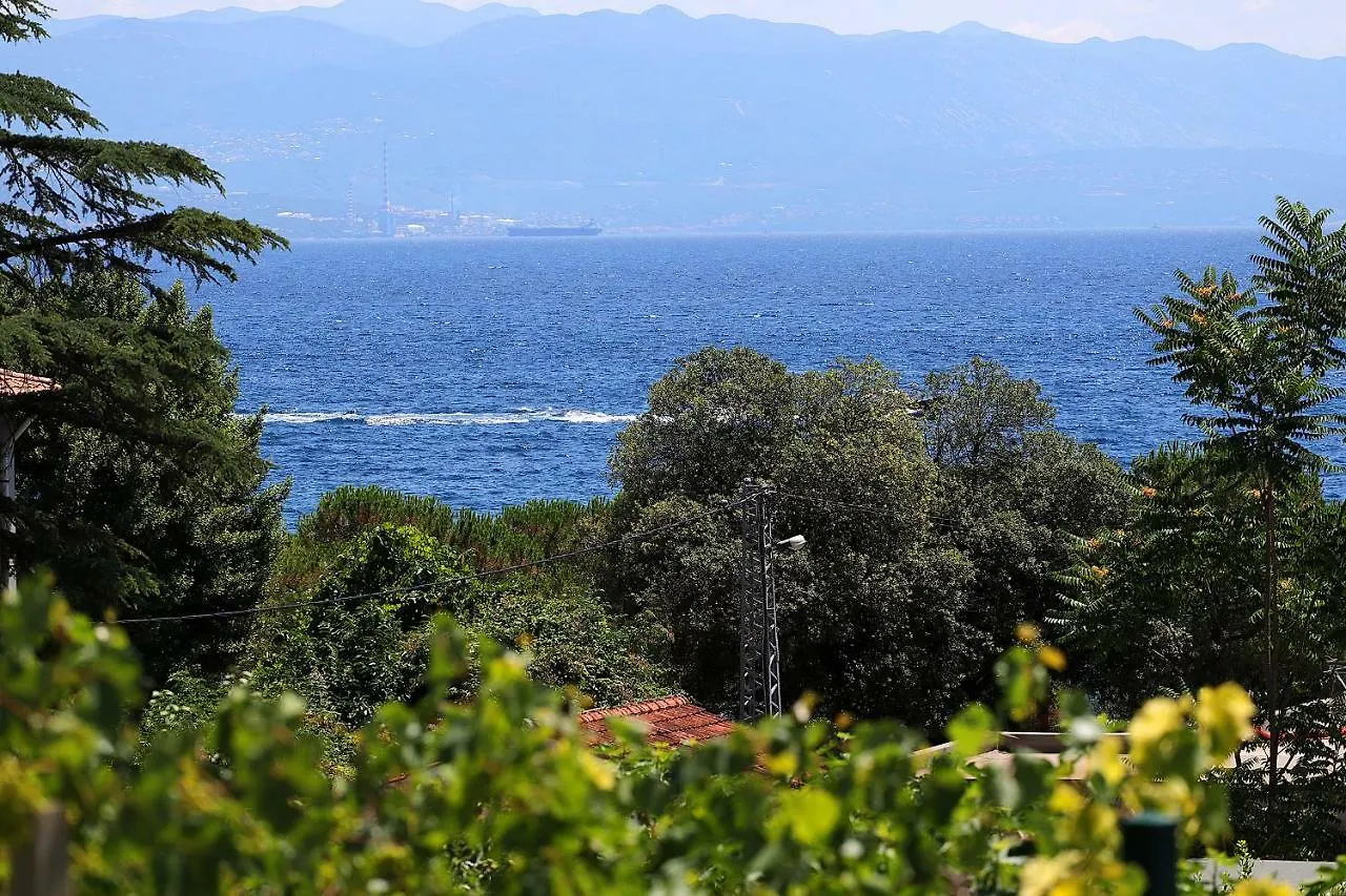 Stylish Apartment 100 M From The Beach Opatija
