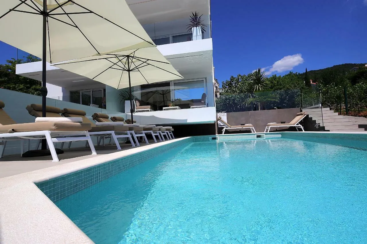 Stylish Apartment 100 M From The Beach Abbázia 0*,