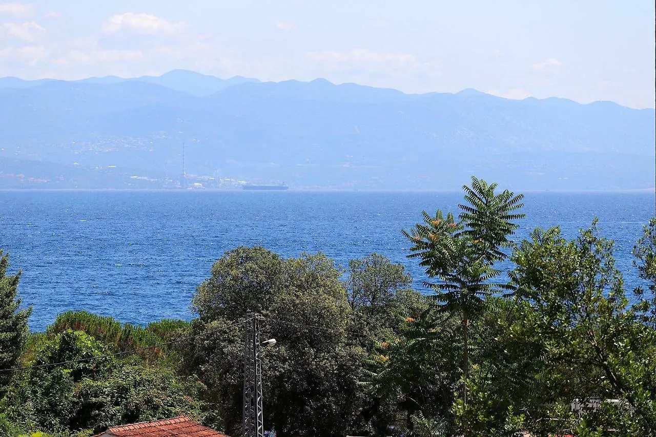 Stylish Apartment 100 M From The Beach Abbázia
